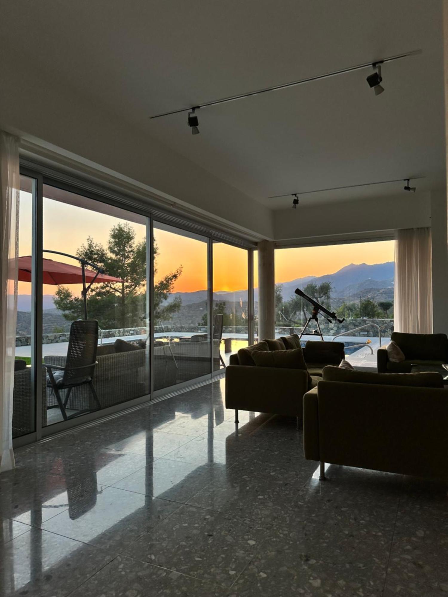 Luxury Villa Pluto Stunning Mountain Views Ora Exterior foto